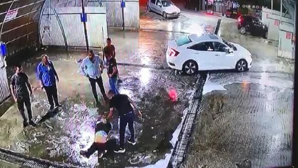Bursa'da şehir eşkıyaları terör estirdi! Dövüldükten sonra araçtan atıldı, başka bir araç çarptı - Resim: 2