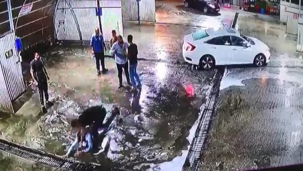 Bursa'da şehir eşkıyaları terör estirdi! Dövüldükten sonra araçtan atıldı, başka bir araç çarptı - Resim: 3
