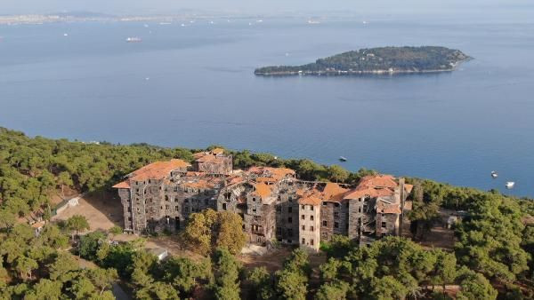 Her an yıkılabilir! Büyükada Rum Yetimhanesi'nin restorasyonu için ilk adım atıldı - Resim: 2