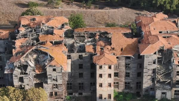 Her an yıkılabilir! Büyükada Rum Yetimhanesi'nin restorasyonu için ilk adım atıldı - Resim: 3