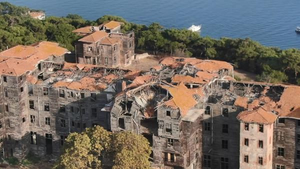 Her an yıkılabilir! Büyükada Rum Yetimhanesi'nin restorasyonu için ilk adım atıldı - Resim: 4