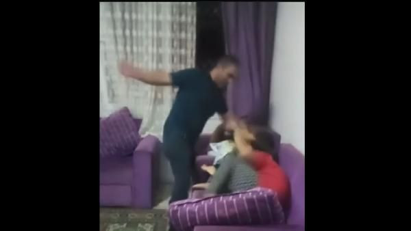 Cani baba gözaltına alındı! Mersin'de çocuklarına şiddeti canlı yayınladı - Resim: 1