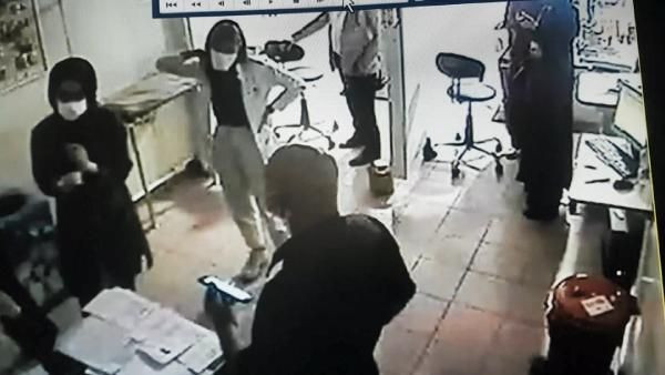 Beyoğlu'nda yaşandı! Karantinadan kaçtı, göz muayenesi olmaya gitti - Resim: 1