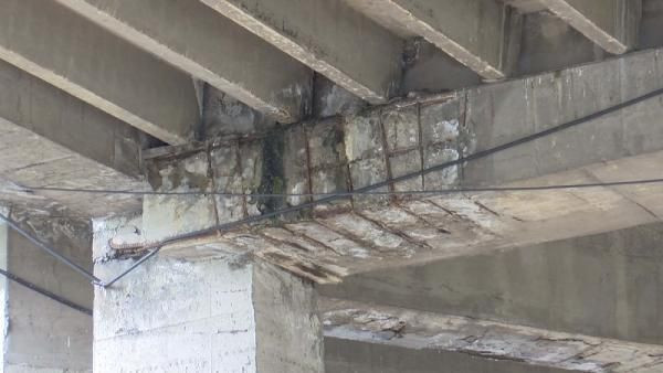 İstanbul'da korkutan görüntü! Her gün binlerce kişi buradan geçiyor! - Resim: 1