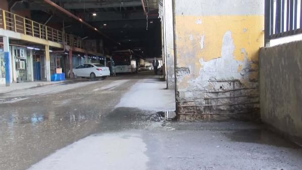 İstanbul'da korkutan görüntü! Her gün binlerce kişi buradan geçiyor! - Resim: 3