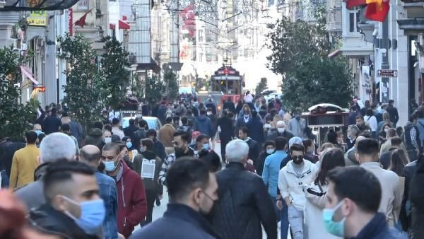 İstanbul'da koronavirüs salgını bitmez! Ne maske var ne mesafe - Resim: 4