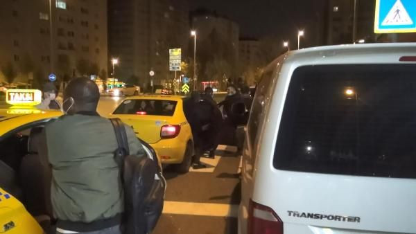 'Miss Uganda' kadınları bu sefer de denetim yapılan eğlence mekanında ortaya çıktı - Resim: 4