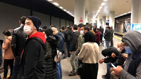Bu görüntü İstanbul'dan! Metro ve metrobüste yine 'sosyal mesafesiz' ulaşım - Resim: 3