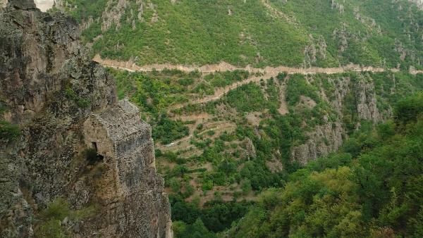 Artvin'deki bu kiliseyi görenler hayran kaldı! Karadeniz'in ikinci Sümela'sı deniyor - Resim: 3