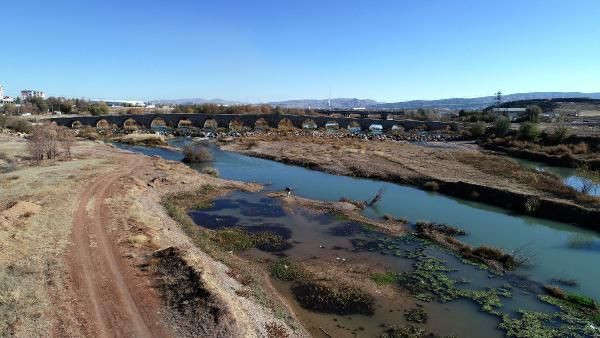 Türkiye'nin en uzun nehri alarm veriyor! Sivas'ta adacıklar oluştu - Resim: 1