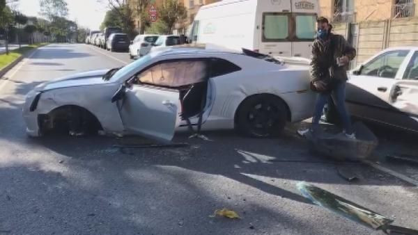 Sosyal medya fenomeni Enes Batur kaza yaptı!  Lüks otomobili paramparça oldu - Resim: 1