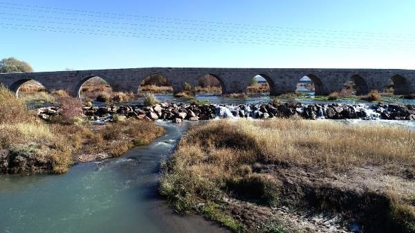 Türkiye'nin en uzun nehri alarm veriyor! Sivas'ta adacıklar oluştu - Resim: 4