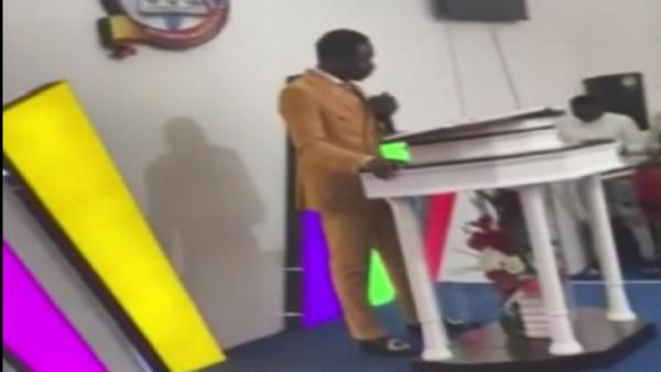 İstanbul'da ihbar edilen dernekte Nijeryalılar ayin yaptılar! Şok eden görüntüler ortaya çıktı - Resim: 1