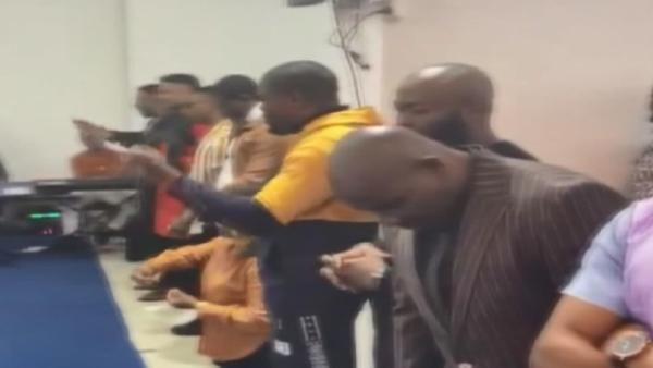 İstanbul'da ihbar edilen dernekte Nijeryalılar ayin yaptılar! Şok eden görüntüler ortaya çıktı - Resim: 4