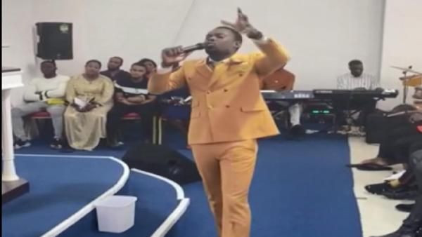 İstanbul'da ihbar edilen dernekte Nijeryalılar ayin yaptılar! Şok eden görüntüler ortaya çıktı - Resim: 2