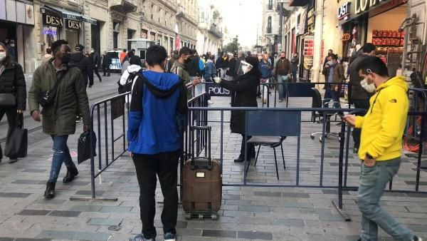 İstiklal Caddesi'nde tekme tokat sosyal mesafe kavgası "Bir şeye kafam bozuktu" - Resim: 4