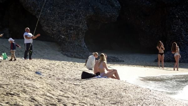 Antalya'da turistler boş kalan plajlara akın etti! Denizin keyfini çıkardılar - Resim: 2