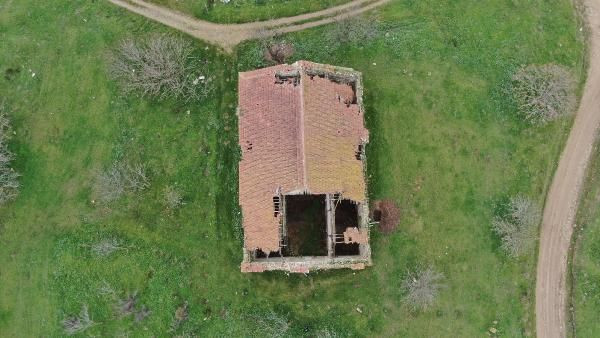 Defineciler 185 yıllık kiliseyi delik deşik etti! Kazılmadık yer bırakmadılar - Resim: 1