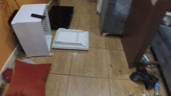 Beyoğlu'nda ortalık karıştı! Kadın turist kaldığı otel odasını birbirine kattı - Resim: 2