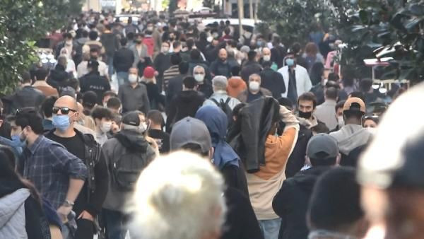 Güneşi gören kendini sokağa attı! İstiklal Caddesi’nde korkutan kalabalık - Resim: 1