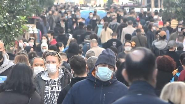 Güneşi gören kendini sokağa attı! İstiklal Caddesi’nde korkutan kalabalık - Resim: 2