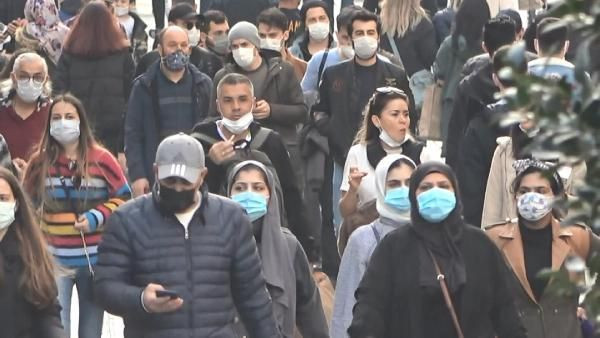 Güneşi gören kendini sokağa attı! İstiklal Caddesi’nde korkutan kalabalık - Resim: 3