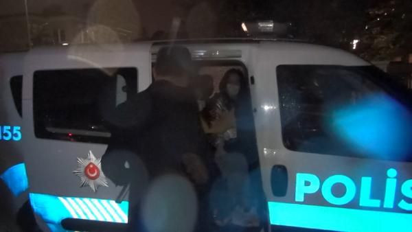 Esenyurt'ta masaj salonuna baskın! Yabancı uyruklu kadın bakın nereye saklandı - Resim: 4