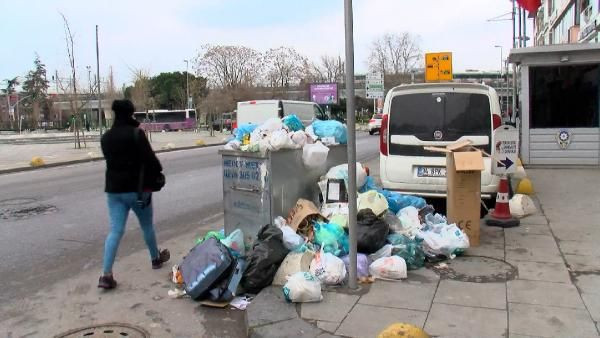 Kadıköy'ü çöp götürüyor! Belediye işçileri greve gitti sokak ve caddeler çöp dağları doldu - Resim: 2