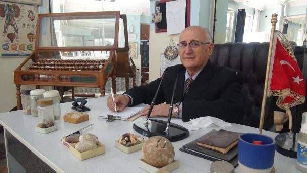 Doktorun şaşırtan böbrek ve idrar taşı koleksiyonu! Kimisi 22 santim, kimisi 650 gram - Resim: 3