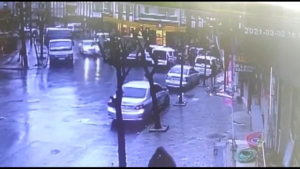 İstanbul'da 'polis dövdü' dedi nezarethane görüntüleri foyasını ortaya çıkardı - Resim: 1