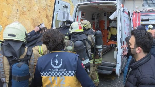 Arnavutköy'de hırdavat deposunda yangın! İçeriden 4 kişinin cansız bedeni çıkartıldı - Resim: 3