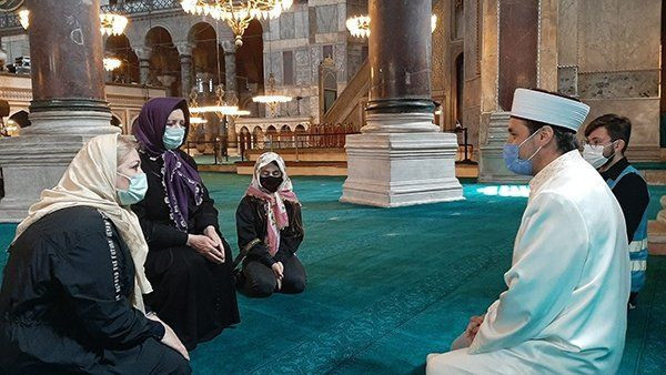 Ayasofya'dan etkilenen Ukraynalı Yevheniya şahadet getirip Müslüman oldu - Resim: 1