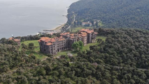 Büyükada Rum Yetimhanesi'nden ürperten görüntüler! Restorasyon başlamadı her an çökebilir - Resim: 1