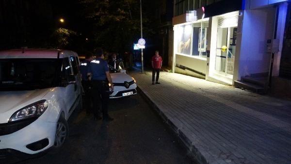 Bursa'da yaşandı! Bankaya camı kırarak giren hırsızlar, 200 lira çalarak kaçtılar - Resim: 2