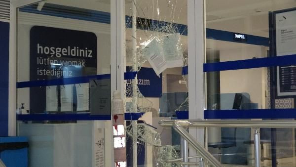 Bursa'da yaşandı! Bankaya camı kırarak giren hırsızlar, 200 lira çalarak kaçtılar - Resim: 3
