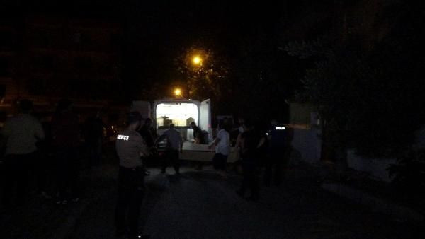 İzmir'de vahşet! Bıçaklayarak öldürdüğü annesini çuvala koyup 3 gün balkonda sakladı - Resim: 1