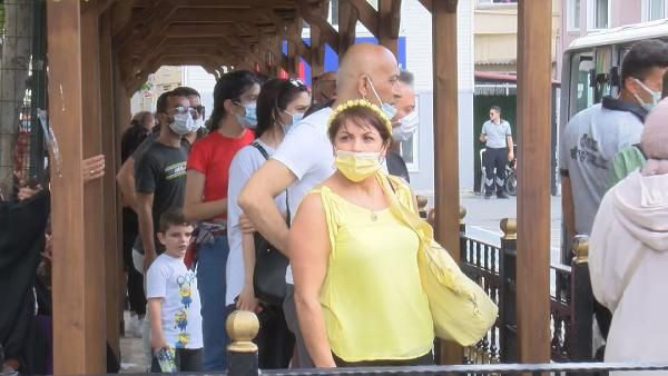 Kısıtlamasız ilk hafta sonunda Büyükada'ya akın ettiler! Elektrikli araçlar önünde uzun kuyruk - Resim: 4