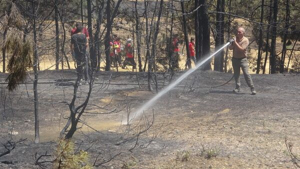 Uşak'ta 2 yangın birden! Ekipler seferber oldu: 1 kişi gözaltına alındı - Resim: 2