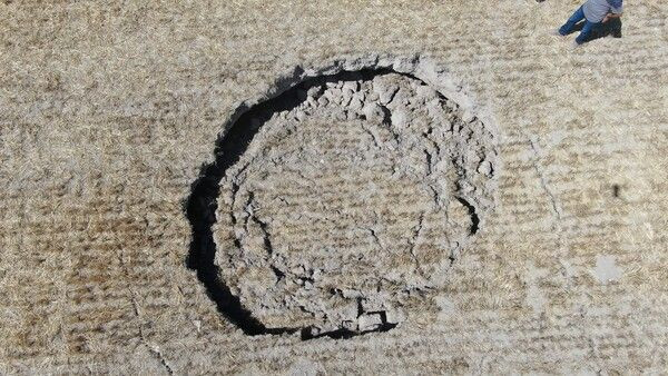 Ankara'da tarlada bir anda ortaya çıktı: Herkes korkmaya başladı - Resim: 1