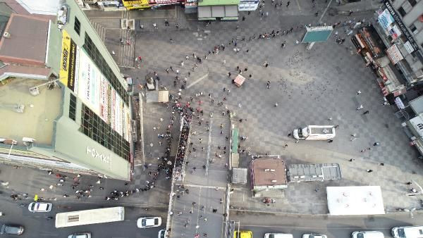 İstanbul'da metrelerce kuyruk oluştu: Burası bir işkence, içerisi daha beter - Resim: 3