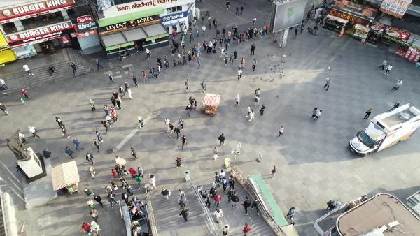 İstanbul'da metrelerce kuyruk oluştu: Burası bir işkence, içerisi daha beter - Resim: 1
