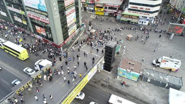 İstanbul'da metrelerce kuyruk oluştu: Burası bir işkence, içerisi daha beter - Resim: 4