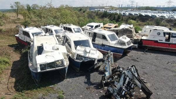 İstanbul'da çürümeye terk edildi parçalanmış haldeler! Mezarlığa döndü - Resim: 2