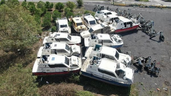 İstanbul'da çürümeye terk edildi parçalanmış haldeler! Mezarlığa döndü - Resim: 1