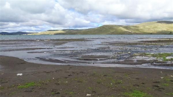 Korkutan görüntü! Çıldır Gölü'nde sular 10 metre çekildi - Resim: 1