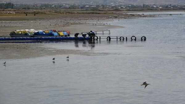 Van Gölünde sular çekilince endişelendiren görüntü ortaya çıktı! İlk kez... - Resim: 4