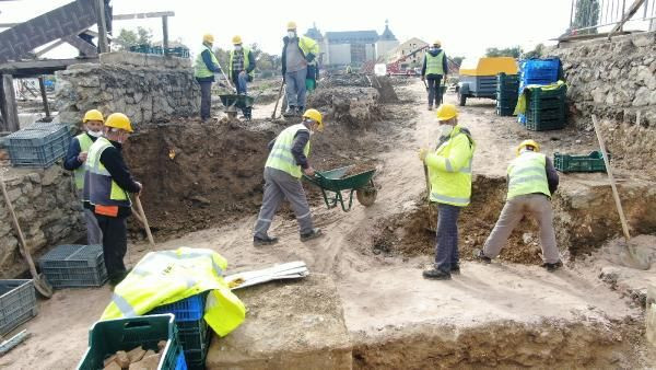 İstanbul tarihi Haydarpaşa garından sığınak, toplu mezarlar, anıt mezar çıktı - Resim: 3