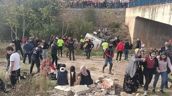 Kocaeli'de öğrenci servisi dere yatağına devrildi 2 ölü 20 yaralı - Resim: 3