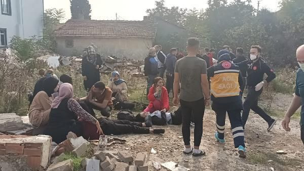 Kocaeli'de öğrenci servisi dere yatağına devrildi 2 ölü 20 yaralı - Resim: 4