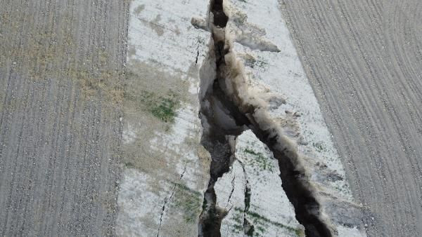 Gidişat vahim kuraklık vurdu! Aksaray'da yer altı suyu çekildi yüzey yarıkları oluştu - Resim: 2